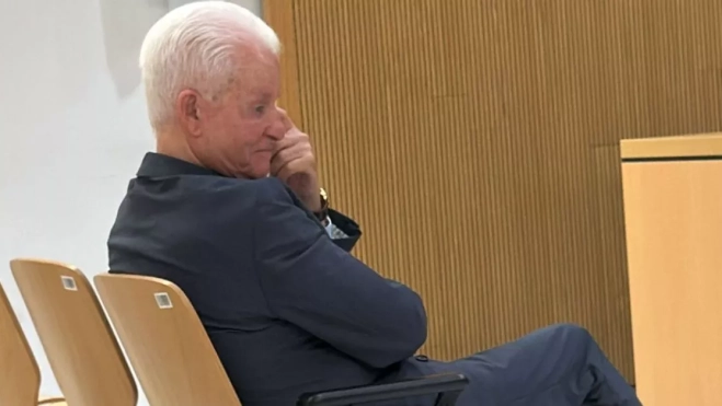 Santiago Santana Cazorla, durante el juicio de la Audiencia de Las Palmas en el que fue defendido por Choclán. / AH Santiago Santana Cazorla, durante el juicio de la Audiencia de Las Palmas en el que fue defendido por Choclán. / AH