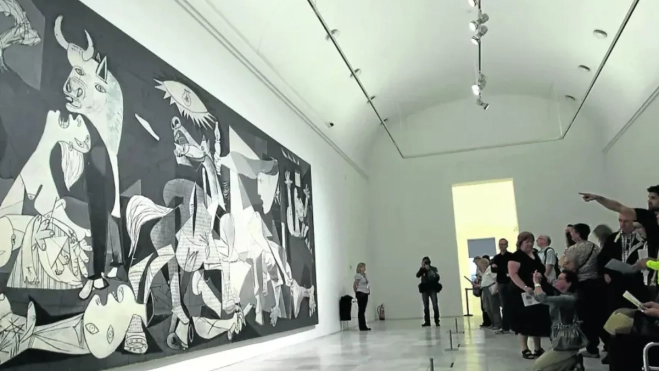 El 'Guernica' de Picasso, expuesto en el Museo Reina Sofía. / SERGIO BARRENECHEA-EFE