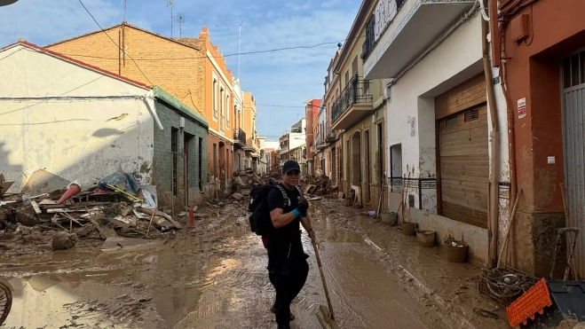 Jesús Echedey en labores de ayuda en Paiporta / CEDIDA