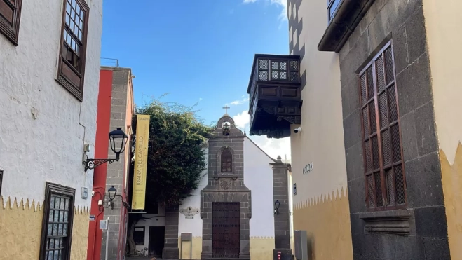 Imagen de la Ermita donde rezó Colón y el museo a la derecha / AH