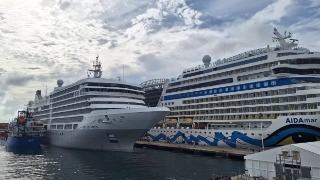 Dos cruceros vistos desde la segunda planta de la futura terminal de Santa Catalina. / ATLÁNTICO HOY Dos cruceros vistos desde la segunda planta de la futura terminal de Santa Catalina. / ATLÁNTICO HOY