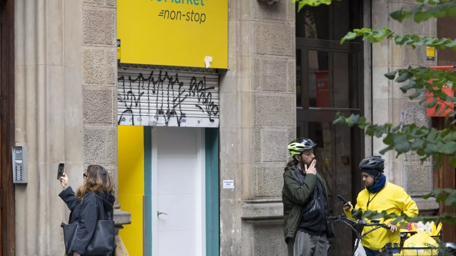 Supermercado de Glovo en Barcelona. / MARTA PÉREZ-EFE Supermercado de Glovo en Barcelona. / MARTA PÉREZ-EFE