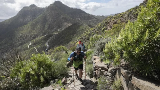 Un corredor en pleno esfuerzo durante una Transgrancanaria. / AH