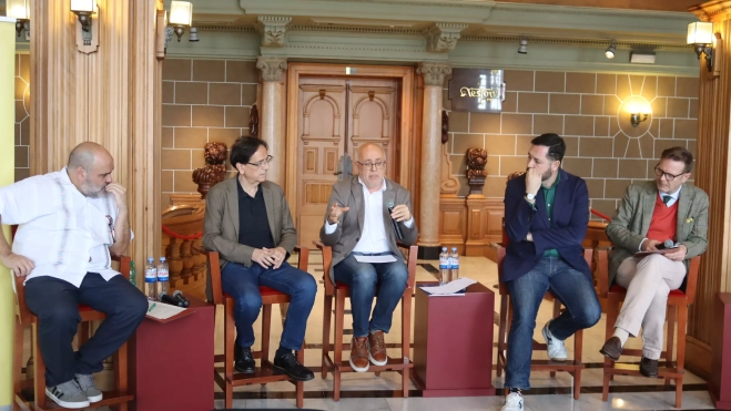 Antonio Morales en la presentación, junto a Vega, De la Rosa, Íñiguez y Kuttenkeuler