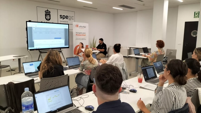 Los alumnos de la segunda promoción, en el Centro de Formación Marino Marítimo ubicado en el Puerto de Las Palmas. / ATLÁNTICO HOY