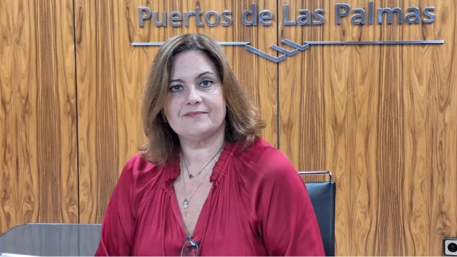 La presidenta de Puertos de Las Palmas, Beatriz Calzada, tras el Consejo de Administración en el que se acordó la renuncia de Zamakona a su concesión en la parcela prevista para el negocio eólico. / AH