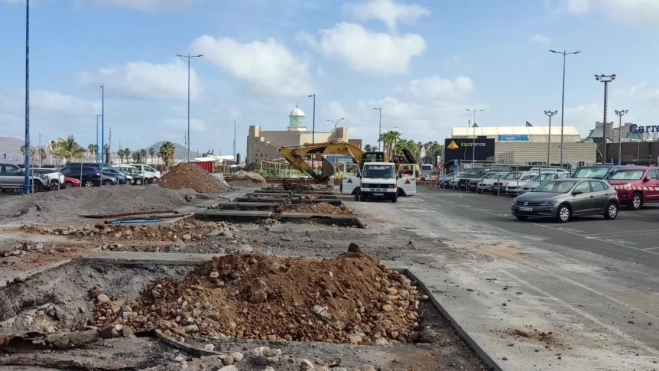 Obras en el aparcamiento regulado de uso público que gestiona Sagulpa en El Rincón. / AH