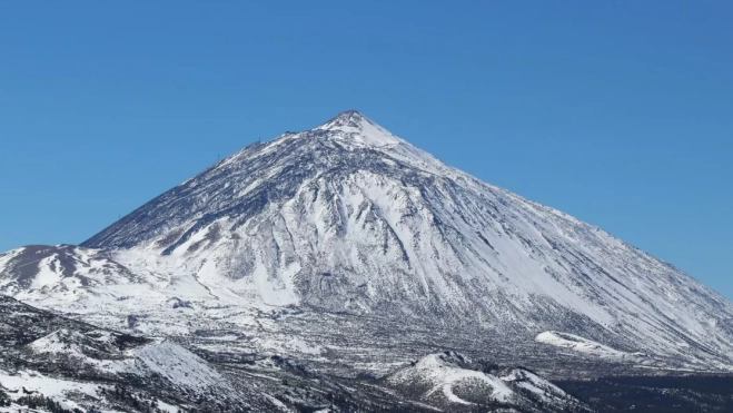 Imagen de archivo del Teide nevado./ ÁLVARO OLIVER-AH Imagen de archivo del Teide nevado./ ÁLVARO OLIVER-AH