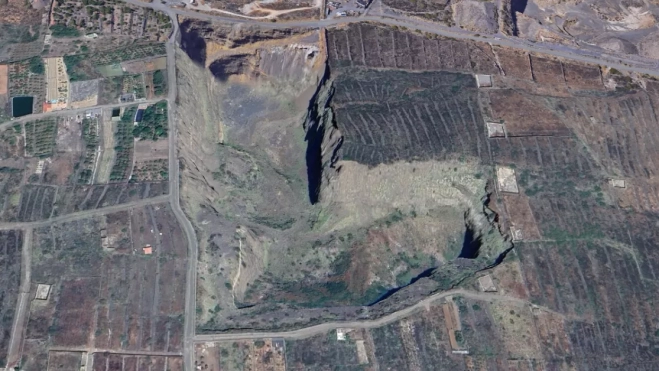 Uno de los huecos en el terreno que dejó el caso Áridos. GOOGLE MAPS Uno de los huecos en el terreno que dejó el caso Áridos. GOOGLE MAPS