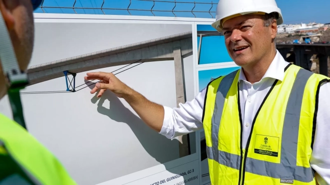 Augusto Hidalgo en una visita a las obras del viaducto de Guiniguada./ CEDIDA Augusto Hidalgo en una visita a las obras del viaducto de Guiniguada./ CEDIDA