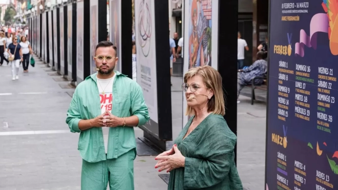 La concejal de Carnaval del Ayuntamiento de Las Palmas de Gran Canaria, Inmaculada Medina, y el director artístico, Josué Quevedo / EFE - ÁNGEL MEDINA G.