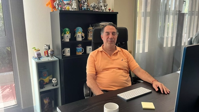 Darío Sánchez en su mesa de trabajo / AH / BELA CABRERA Darío Sánchez en su mesa de trabajo / AH / BELA CABRERA