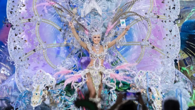 Imagen de una ganadora de la Gala de la Reina en el Carnaval de la ciudad / LPA VISIT