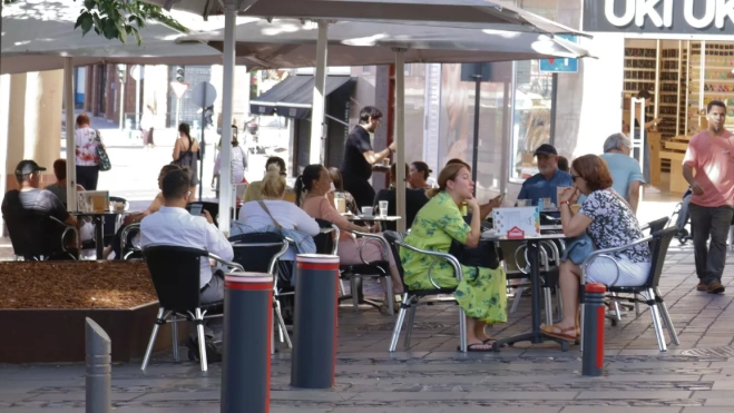 Grupo de personas en un bar en Tenerife.ATLÁNTICO HOY Grupo de personas en un bar en Tenerife.ATLÁNTICO HOY