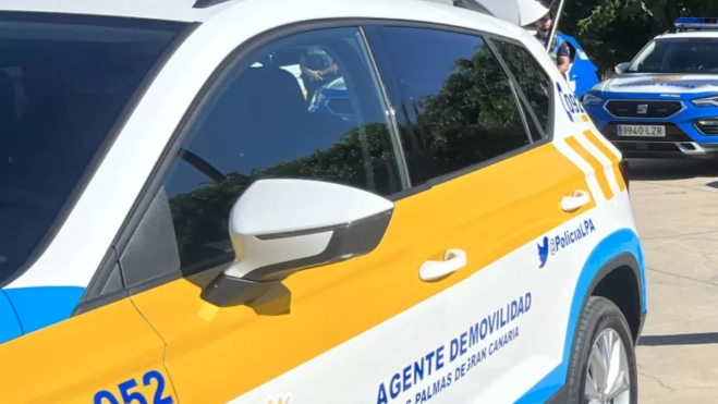 Imagen de archivo con un automóvil de agentes de movilidad de Las Palmas de Gran Canaria. / AH Imagen de archivo con un automóvil de agentes de movilidad de Las Palmas de Gran Canaria. / AH