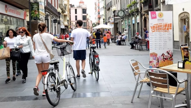 Personas paseando por Triana, en Las Palmas de Gran Canaria / EUROPA PRESS Personas paseando por Triana, en Las Palmas de Gran Canaria / EUROPA PRESS