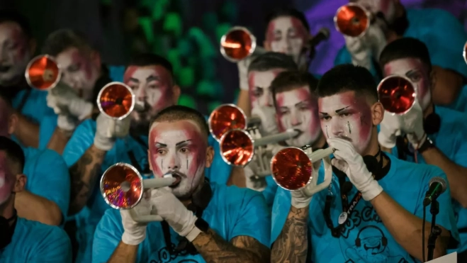 Trapaseros durante la segunda fase del concurso de murgas. / CARNAVAL DE SANTA CRUZ DE TENERIFE Trapaseros durante la segunda fase del concurso de murgas. / CARNAVAL DE SANTA CRUZ DE TENERIFE