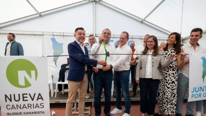 Pedro Rodríguez, Teodoro Sosa y Óscar Hernández cortan con Nueva Canarias / BNR Pedro Rodríguez, Teodoro Sosa y Óscar Hernández cortan con Nueva Canarias / BNR