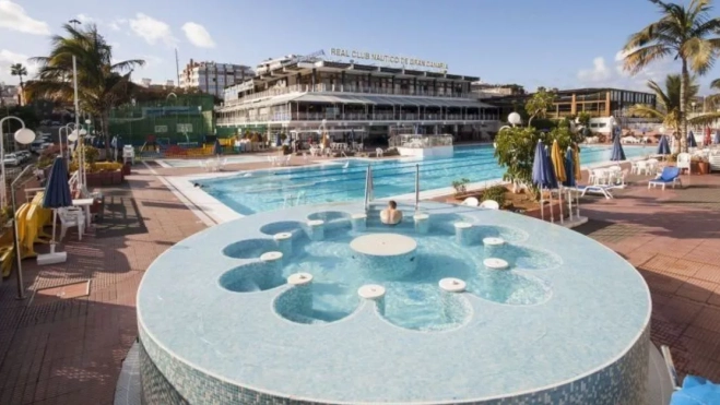 Instalaciones del Real Club Náutico de Gran Canaria en Las Alcaravaneras, una parcela que pertenece al puerto y que la entidad privada quiere comprar a la Autoridad Portuaria de Las Palmas. / AH Instalaciones del Real Club Náutico de Gran Canaria en Las Alcaravaneras, una parcela que pertenece al puerto y que la entidad privada quiere comprar a la Autoridad Portuaria de Las Palmas. / AH