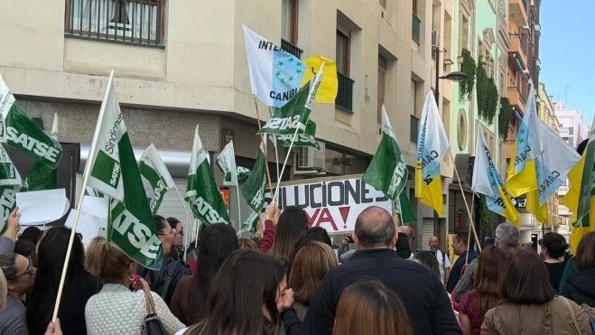 Manifestación en Santa Cruz de Tenerife de enfermeros y enfermeras canarios. / ATLÁNTICO HOY Manifestación en Santa Cruz de Tenerife de enfermeros y enfermeras canarios. / ATLÁNTICO HOY
