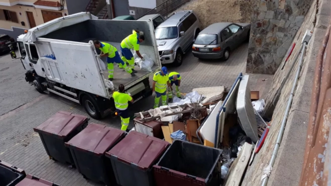 Trabajadores del servicio de recogida / AYUNTAMIENTO DE LAS PALMAS Trabajadores del servicio de recogida / AYUNTAMIENTO DE LAS PALMAS