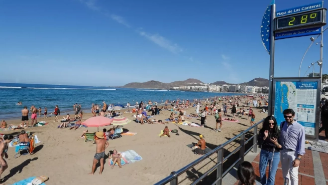 Imagen de la playa de Las Canteras / EFE Imagen de la playa de Las Canteras / EFE