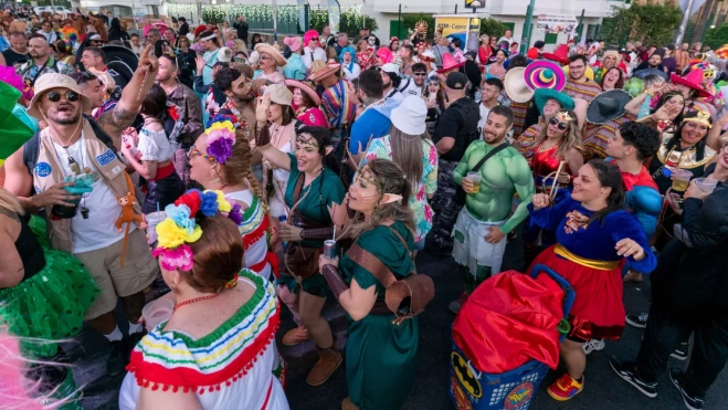 Asistentes a la Cabalgata del Carnaval / AYUNTAMIENTO DE SAN BARTOLOMÉ DE TIRAJANA Asistentes a la Cabalgata del Carnaval / AYUNTAMIENTO DE SAN BARTOLOMÉ DE TIRAJANA