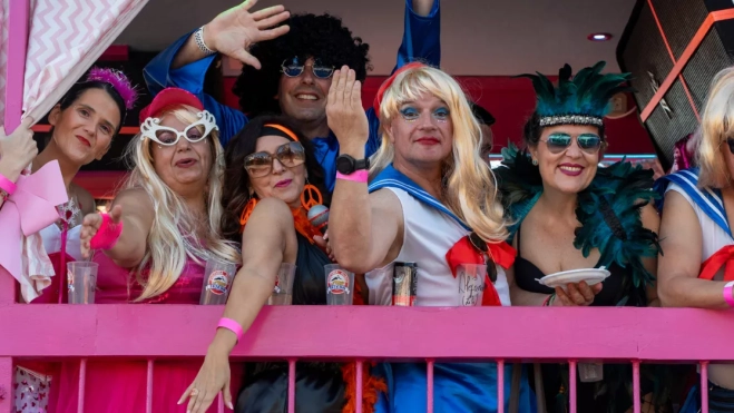 Asistentes a la Cabalgata del Carnaval / AYUNTAMIENTO DE SAN BARTOLOMÉ DE TIRAJANA (1) Asistentes a la Cabalgata del Carnaval / AYUNTAMIENTO DE SAN BARTOLOMÉ DE TIRAJANA (1)