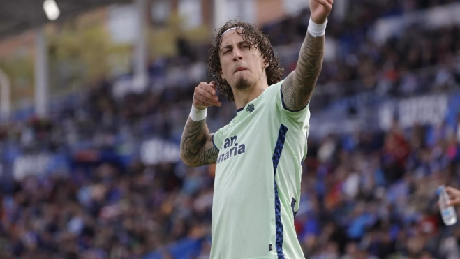 Fabio Silva celebra uno de los goles de la UD Las Palmas en Getafe que acercan al equipo amarillo a la permanencia. / ZIPI-EFE Fabio Silva celebra uno de los goles de la UD Las Palmas en Getafe que acercan al equipo amarillo a la permanencia. / ZIPI-EFE