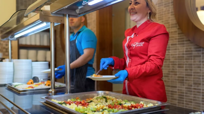 Trabajadores del sector de la hostelería IMAGEN DE LA RED Trabajadores del sector de la hostelería IMAGEN DE LA RED