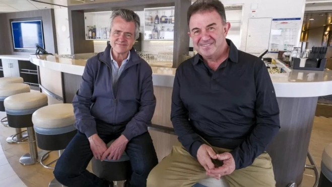 El presidente de Alma Cruceros, Elisardo Sánchez (i), junto al chef Martín Berasategui, que firma uno de los restaurantes del crucero. EFE / Ángel Medina G. El presidente de Alma Cruceros, Elisardo Sánchez (i), junto al chef Martín Berasategui, que firma uno de los restaurantes del crucero. EFE / Ángel Medina G.