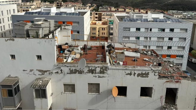 Tejados llenos de escombros que se ven desde la azotea / ATLÁNTICO HOY - MARCOS MORENO Tejados llenos de escombros que se ven desde la azotea / ATLÁNTICO HOY - MARCOS MORENO