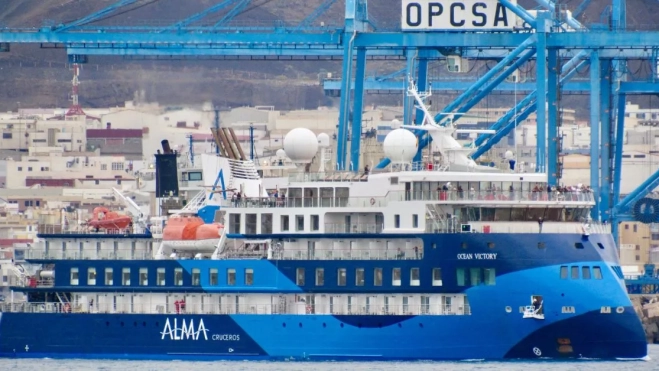 El 'Ocean Victory', de Alma Cruceros, a su salida del Puerto de Palmas. / AH El 'Ocean Victory', de Alma Cruceros, a su salida del Puerto de Palmas. / AH