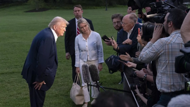 Donald Trump atiende a los medios de comunicación en los jardines de la Casa Blanca. / EFE Donald Trump atiende a los medios de comunicación en los jardines de la Casa Blanca. / EFE