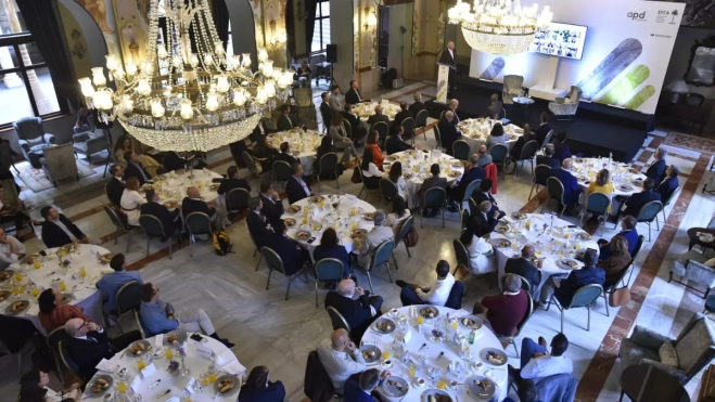 Salón del Hotel Santa Catalina en el que se celebró el desayuno-coloquio 'La movilidad del futuro'. / AH Salón del Hotel Santa Catalina en el que se celebró el desayuno-coloquio 'La movilidad del futuro'. / AH