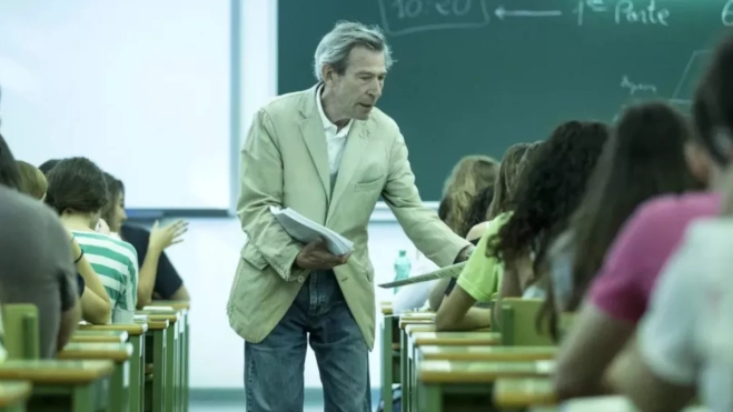 Imagen de un profesor en un aula / EFE Imagen de un profesor en un aula / EFE