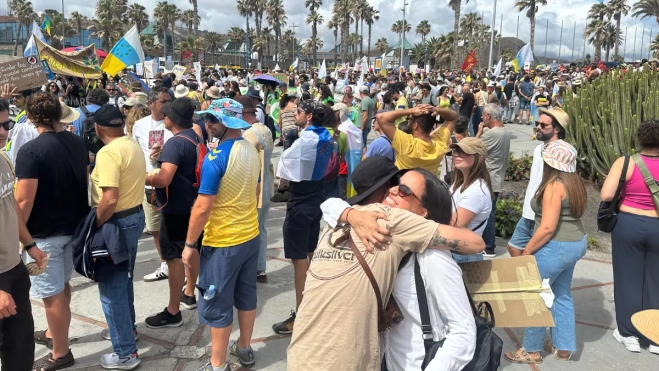 Asistentes a la manifestación en Las Palmas de Gran Canaria / ATLÁNTICO HOY - MARCOS MORENO Asistentes a la manifestación en Las Palmas de Gran Canaria / ATLÁNTICO HOY - MARCOS MORENO