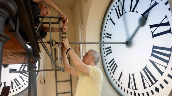 Trabajos en el interior del reloj. / GOBIERNO DE CANARIAS Trabajos en el interior del reloj. / GOBIERNO DE CANARIAS