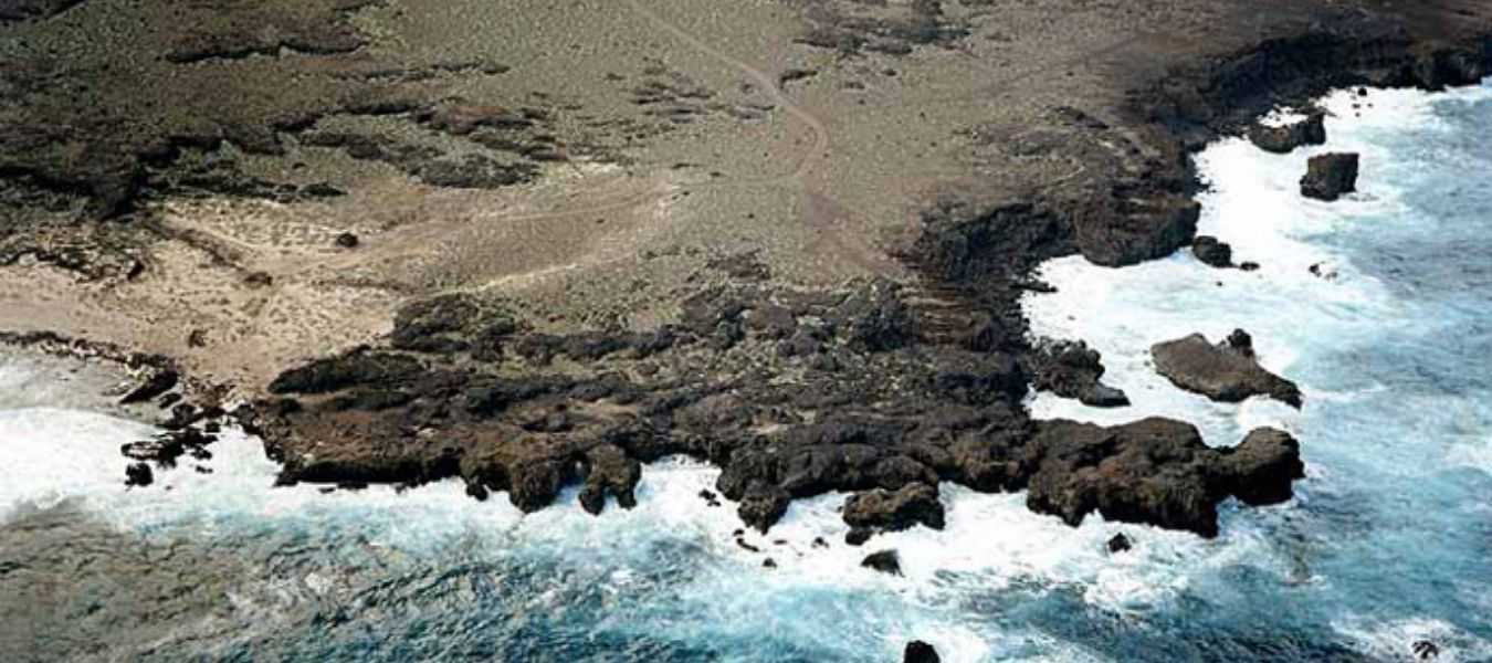 Hallan restos óseos que podrían ser humanos en la costa de ...